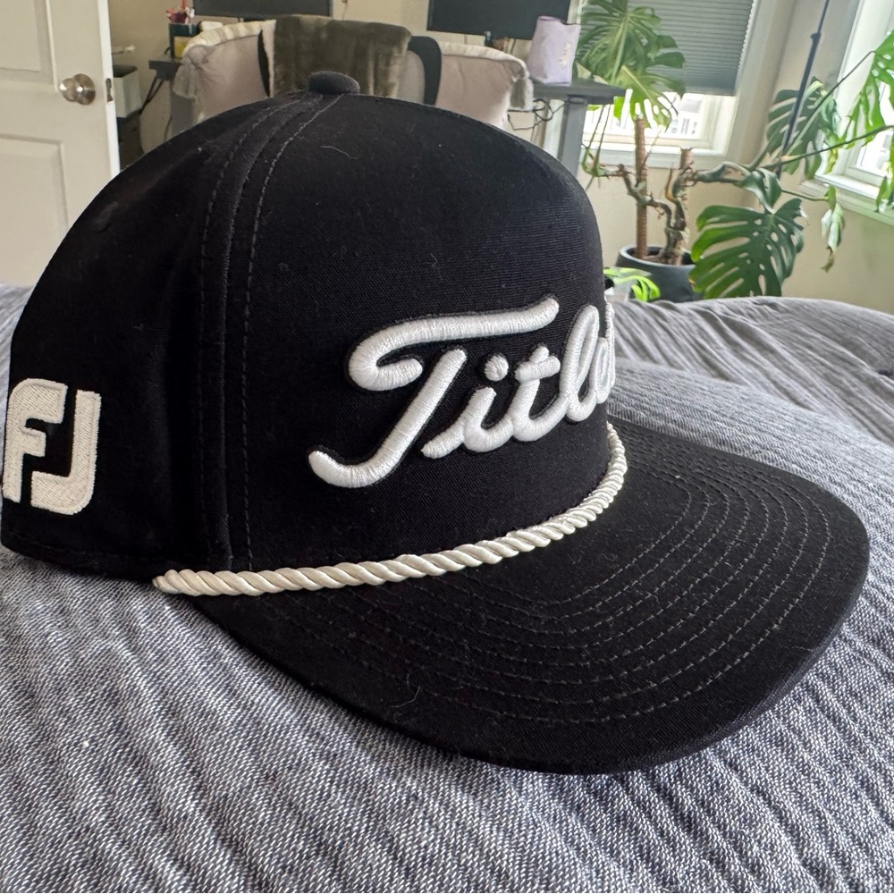 Titleist Black Hat with White Rope Accent